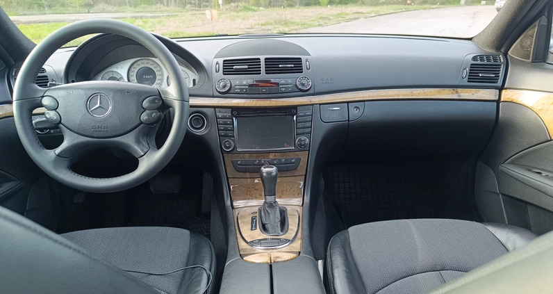 Mercedes-Benz Klasa E cena 29900 przebieg: 258000, rok produkcji 2006 z Koszalin małe 92